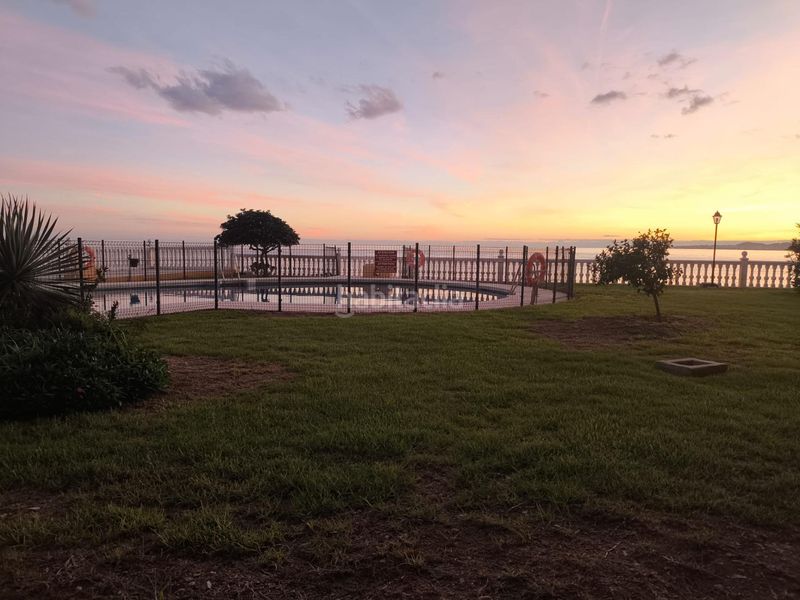 Foto fc14779f-3ada-4470-8cc9-bb56f7657fa7. Piso vivienda única en primerísima línea con vistas de crucero en Benalmádena