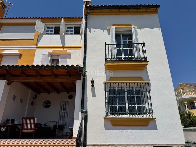 Foto 0e19eee2-d8a7-414d-a47a-ff8388a28ebe. Casa aparellada amb calefacció aparcament piscina a Málaga