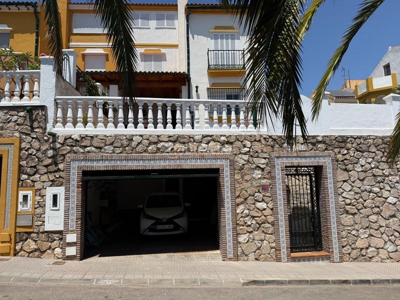 Foto 97b9fe20-167e-4084-b29e-35b23d222e2c. Casa aparellada amb calefacció aparcament piscina a Málaga