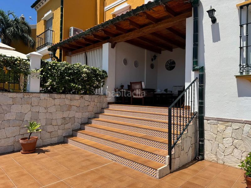 Foto c278e0e2-bc38-4996-93e2-fceb12ef1dff. Casa aparellada amb calefacció aparcament piscina a Málaga