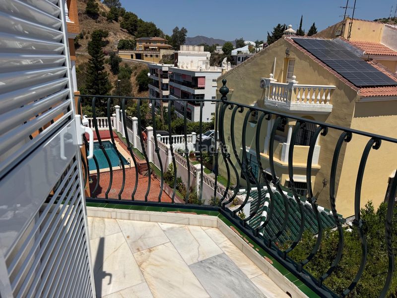 Foto ca23edc8-6c61-46ff-8484-bd39698a75b4. Casa aparellada amb calefacció aparcament piscina a Málaga