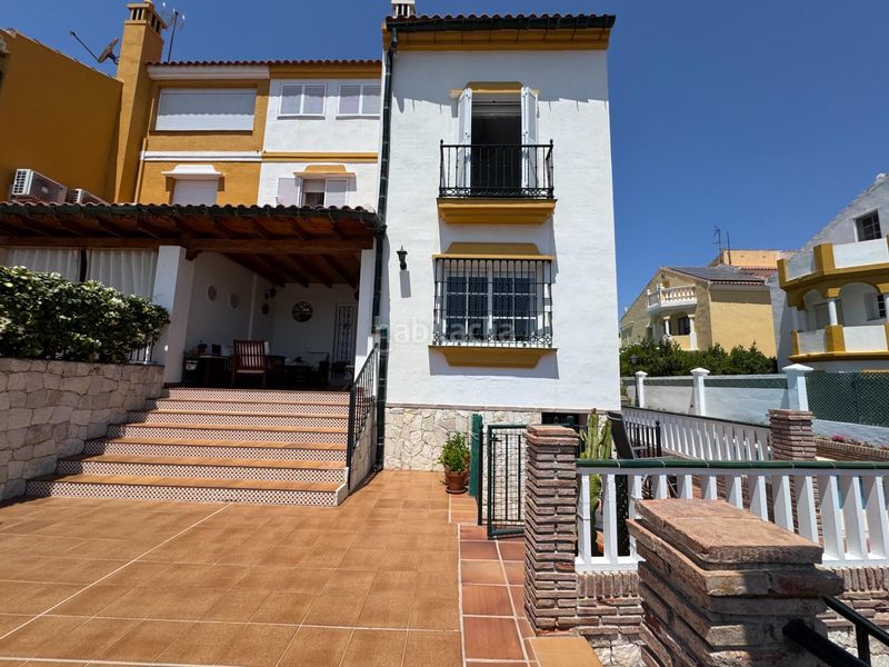 Foto d23fbca8-8fb4-4c5b-b822-6a62cf913367. Casa aparellada amb calefacció aparcament piscina a Málaga
