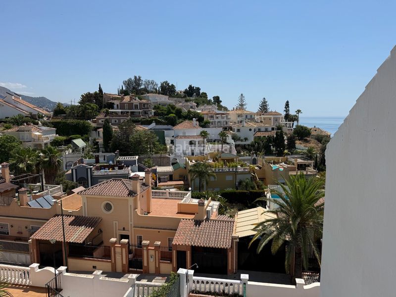 Foto d26f9174-12ea-486e-b01e-2ab28d6166b8. Casa aparellada amb calefacció aparcament piscina a Málaga