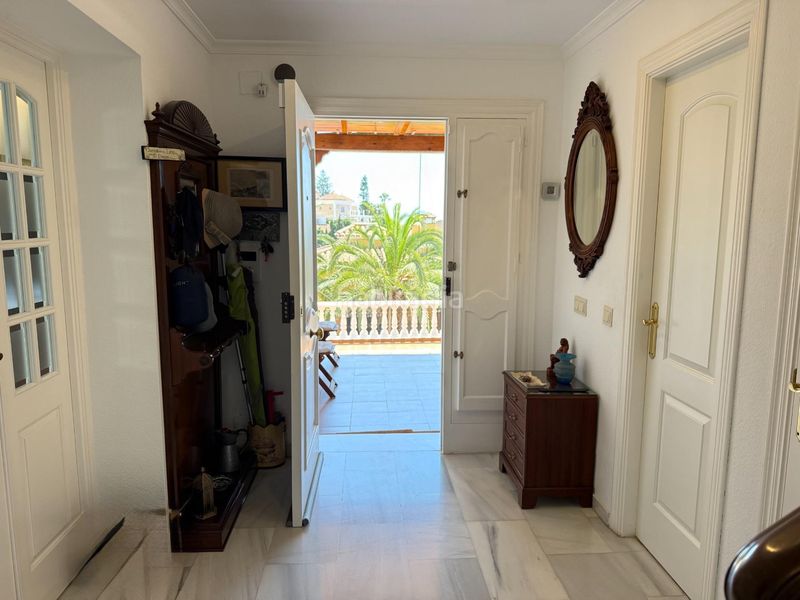Foto ea932dcc-ea5f-4b37-a9b0-b98c6c718587. Casa aparellada amb calefacció aparcament piscina a Málaga