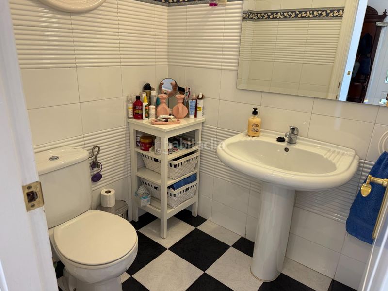 Foto fe834612-5ffc-416a-8da6-76e96671c7ec. Casa aparellada amb calefacció aparcament piscina a Málaga