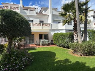 Reihenhaus  Avenida general caffarena. Adosado en lauro golf con piscina, pádel, golf, 4 terrazas y ori