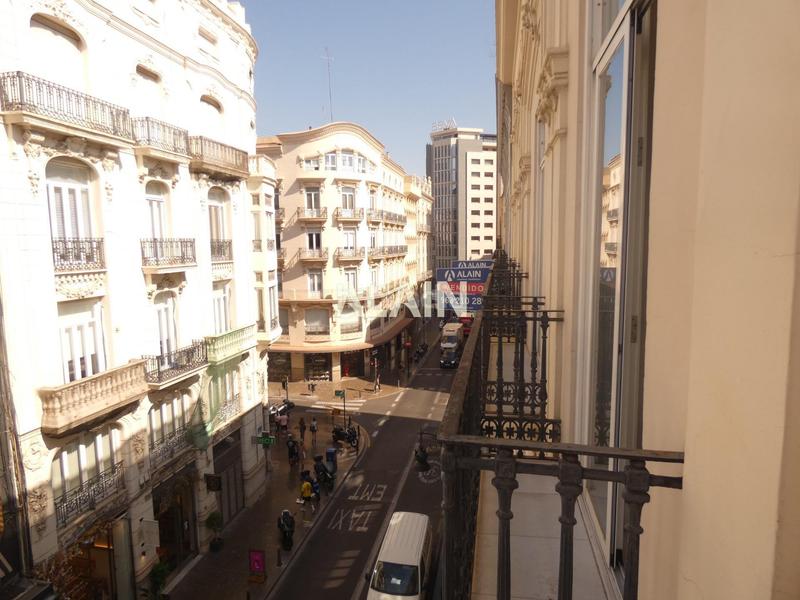 Foto 2f63db41-f6c0-4284-a3f1-04c36e550fb0. Piso  de lujo en el centro junto ayuntamiento en Valencia