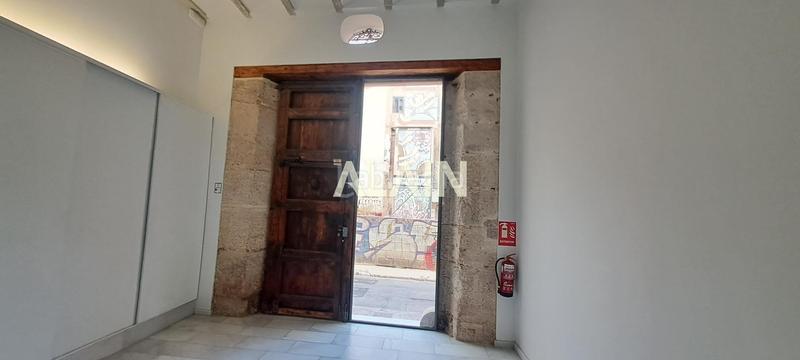Foto c7ae84ea-d3e8-43b7-9ec4-de7540b3e35f. Piso  con mucho encanto en sant francesc ciutat vella en Valencia