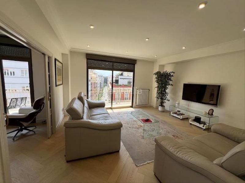 Foto 1e65655d-02dc-4c29-a0f5-18e540632523. Piso gran vivienda en venta en calle colon en Sant Francesc Valencia
