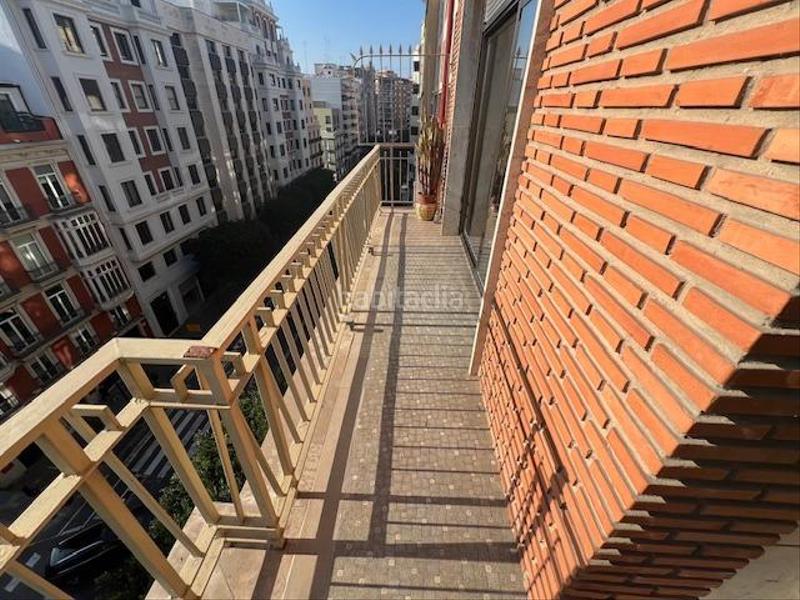 Foto 5481a848-f753-4581-bd92-7dc3a23b193c. Piso gran vivienda en venta en calle colon en Sant Francesc Valencia