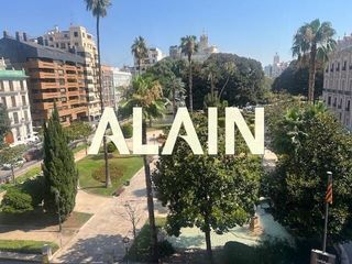 Pis  De alfonso 'el magnánimo'. Lujoso piso a la venta en una de las fincas más emblemáticas de
