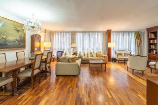 Appartement  Calle conde de salvatierra. Piso en venta en mercado de colon