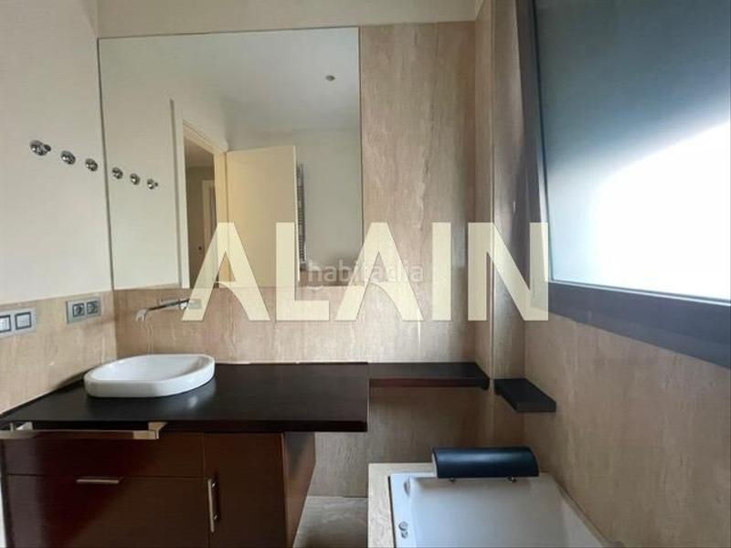 Foto f5f9b285-ce3f-49fb-81c0-0a27873ce45e. Rent penthouse with parking in Sant Francesc Valencia