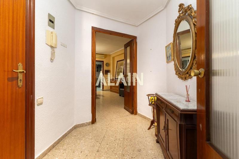 Foto d5a516e4-28c3-4355-b3d5-83a2c5b24c77. Pis amb aparcament a El Botànic Valencia