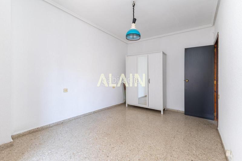 Foto fa59c347-2808-4f49-ba31-45fe5bf28ad8. Pis amb aparcament a El Botànic Valencia