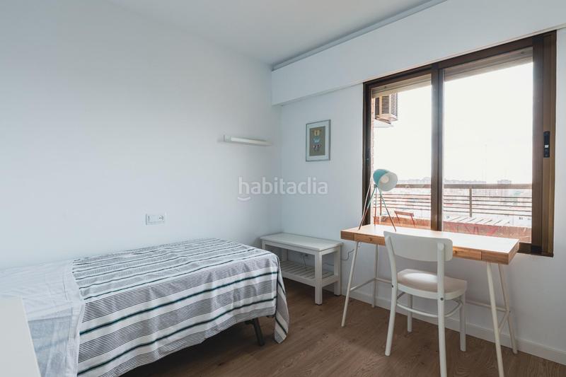 Foto 0bb3605b-8e38-4954-b4c4-c4074c71abb9. Pis a Mestalla Valencia