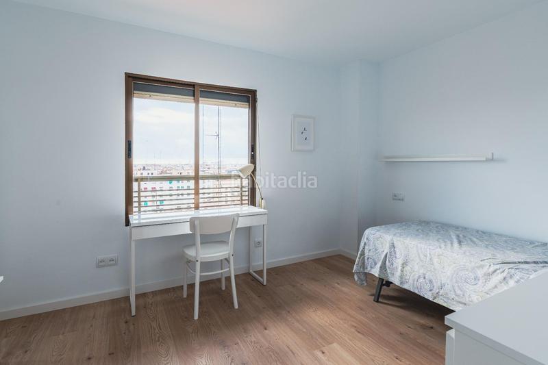 Foto 5c024e01-0401-4b9c-bf8b-2f2bd3eebc80. Pis a Mestalla Valencia