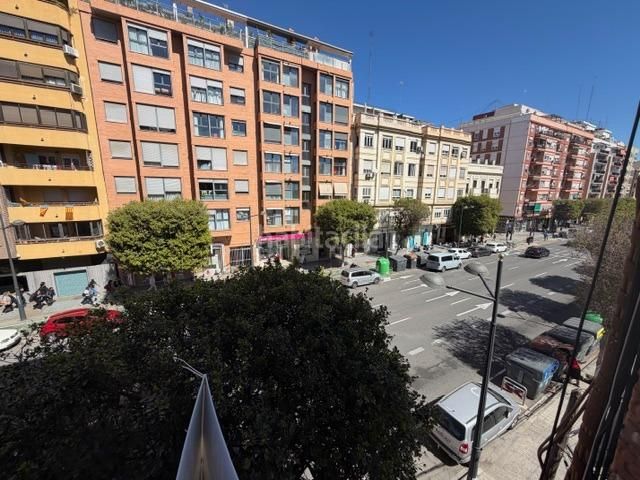 Piso vivienda junto a la playa en avenida del puerto en Valencia - Imagen 49