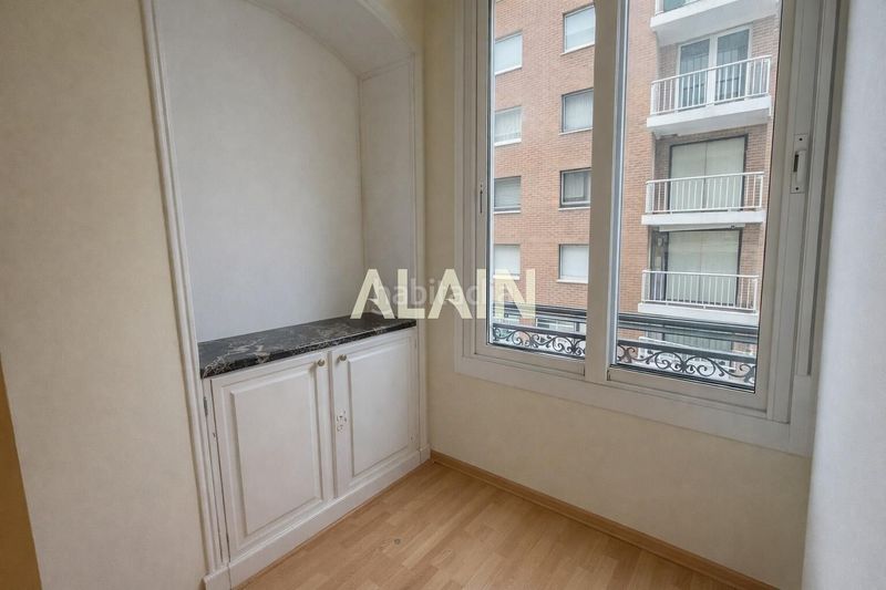 Piso increíble piso en el corazón , ideal tanto para vivir como invertir en Valencia - Imagen 9