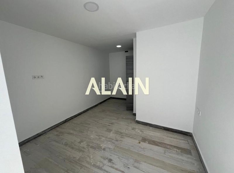 Foto ea7c1567-9f78-4492-952f-84cd06413d9d. Edifici a La Torre Valencia