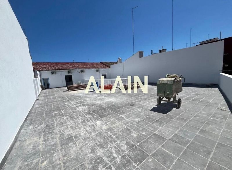 Foto f874c301-39d2-4f9b-8c03-b221ec1c85eb. Edifici a La Torre Valencia