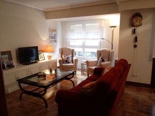 Pis  Calle joaquín gamón. Piso con 2 habitaciones con ascensor y calefacción