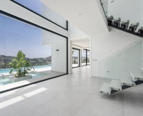 Maison à Benahavís pueblo. Esta villa de estilo moderno está situada en benahavis en una gr