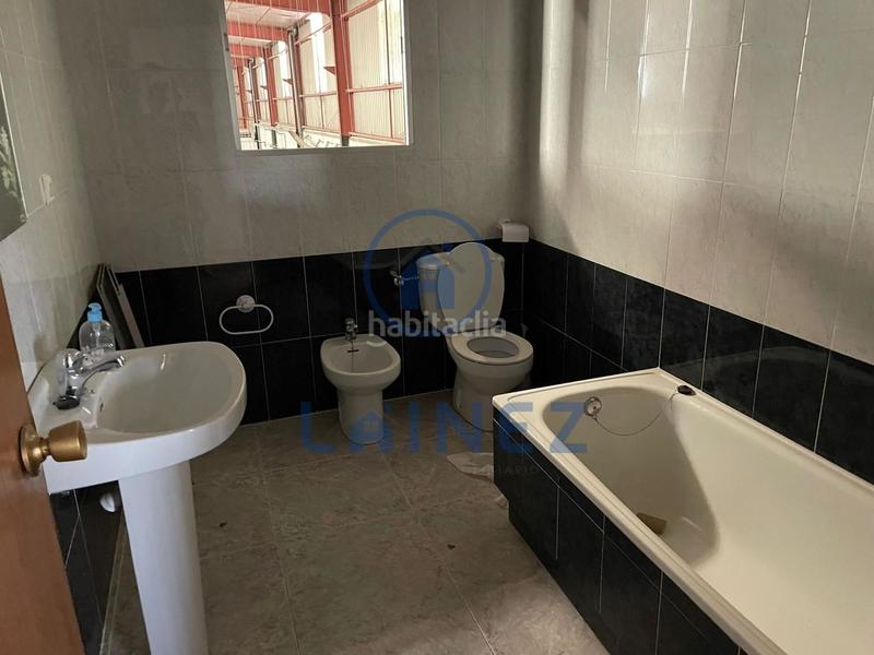 Foto 8937b5ae-206f-4b90-a52e-a87fca3f2fe9. Nave industrial en Peñarroya - Pueblonuevo