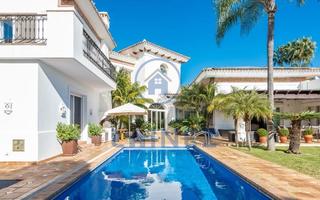 Maison à Puerto Banús. Esta encantadora villa está situada en una de las prestigiosas z