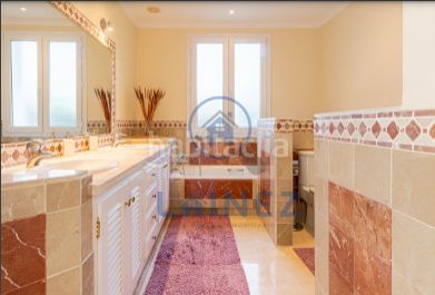 Foto 00b739b0-f3c7-4e24-9fe8-92ca095d16a4. Casa amb aparcament piscina a Puerto Banús Marbella