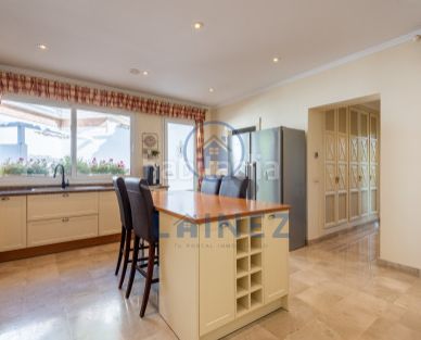 Foto 0589c2c9-a8a3-408f-8ef9-adf23a35a656. Casa amb aparcament piscina a Puerto Banús Marbella