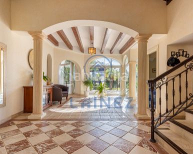 Foto 1d789453-e1a4-4756-b0db-874e4343963d. Casa amb aparcament piscina a Puerto Banús Marbella