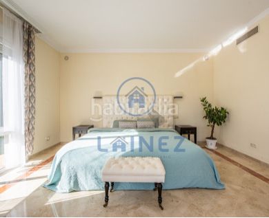 Foto 66bbcbeb-8df6-45f0-9cf1-61104dcd3434. Casa amb aparcament piscina a Puerto Banús Marbella