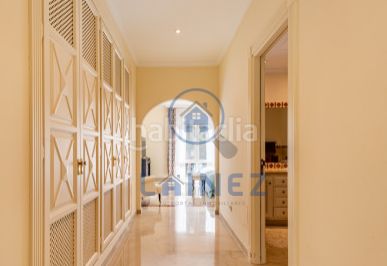 Foto be2499d4-2799-47dc-aee6-b266474d4e4c. Casa amb aparcament piscina a Puerto Banús Marbella