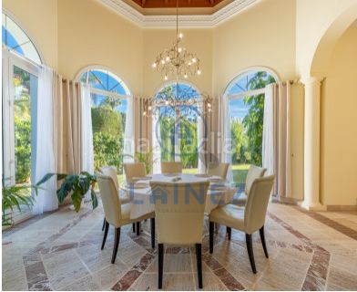 Foto c3786f89-13a1-447a-b38c-72ed158db670. Casa amb aparcament piscina a Puerto Banús Marbella