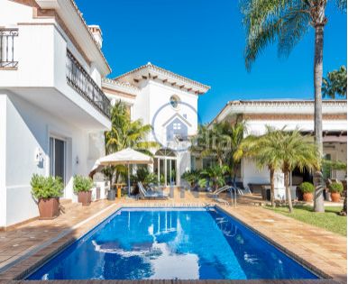 Foto d338386a-acac-4a61-bb99-d3a91803ea72. Casa amb aparcament piscina a Puerto Banús Marbella