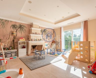 Foto ebb5e34b-210d-4792-af39-d8c16f43f378. Casa amb aparcament piscina a Puerto Banús Marbella