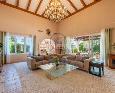 Foto f7b09e92-538c-47ed-bf23-75a3d32663fb. Casa amb aparcament piscina a Puerto Banús Marbella