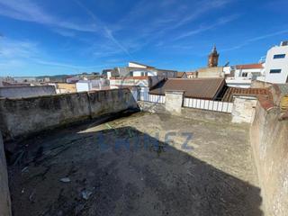 Édifice à Peñarroya - Pueblonuevo. Edificio dos plantas