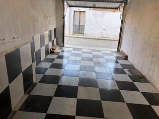Aparcament cotxe a Peñarroya - Pueblonuevo. Cochera próxima al centro de pueblonuevo con una superficie de 3