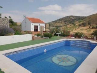 Terreny residencial a Villanueva del Rey. Parcela con casa y piscina. 
parcela en villanueva del rey con