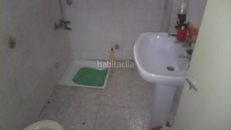 Foto 2b37d4b9-a0a0-4482-ac42-c1398f821062. Local comercial  que dispone de dos plantas. en la planta baja nos encontramos con el local comercial que dispone de su escaparate, en Belmez
