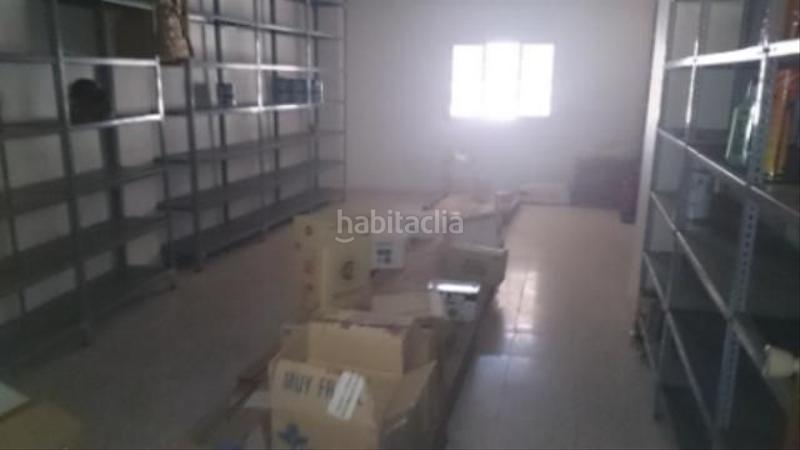 Foto 81dc6617-266a-4cf9-9d62-fc56ed27e070. Local comercial  que dispone de dos plantas. en la planta baja nos encontramos con el local comercial que dispone de su escaparate, en Belmez
