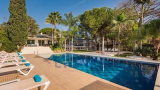 Casa a Bello Horizonte - Lindasol. Villa en venta en hacienda las chapas, marbella este
situada en