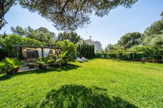 Chalet in Cala Pi-Vallgornera. Pareado con etv vacacional y 715m2 de terreno con permiso para e