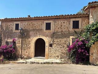 House in Bunyola. Espaciosa casa mallorquina con encanto en el pintoresco pueblo d