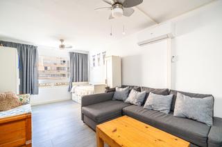 Studio  Calle huguet des far. Estudio reformado con piscina y cerca del mar en costa de la cal