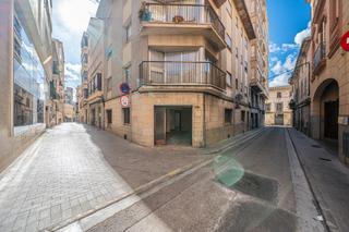 Local commercial  Carrer major. Amplio local en esquina en pleno centro de manacor