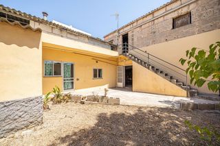 Casa  Avenida mossen alcover. Auténtica casa mallorquina con patio, garaje y gran potencial de