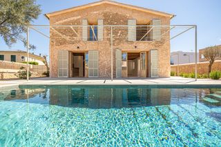 Chalet  Camino can frontera -p.na tesa-. Equilibrio perfecto entre alma mallorquina y lujo moderno en es